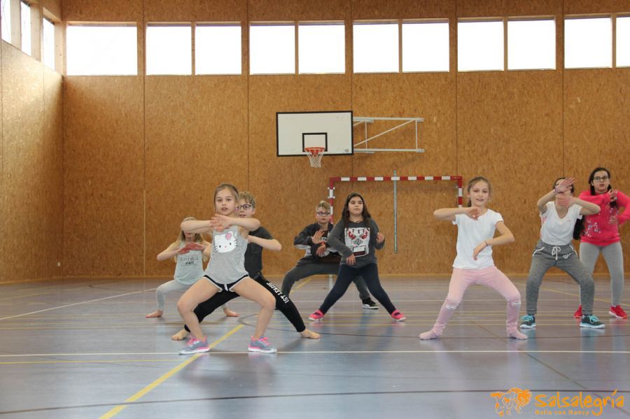Salsalegria-Kinder-Tanzen-Zumba-Kids-Feb-2018-Schule-Affoltern-064.jpg