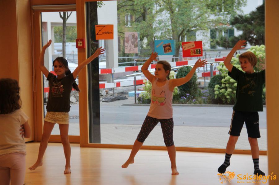 Abschluss-Salsalegria-Kids-Oktober-2013-web-008.jpg