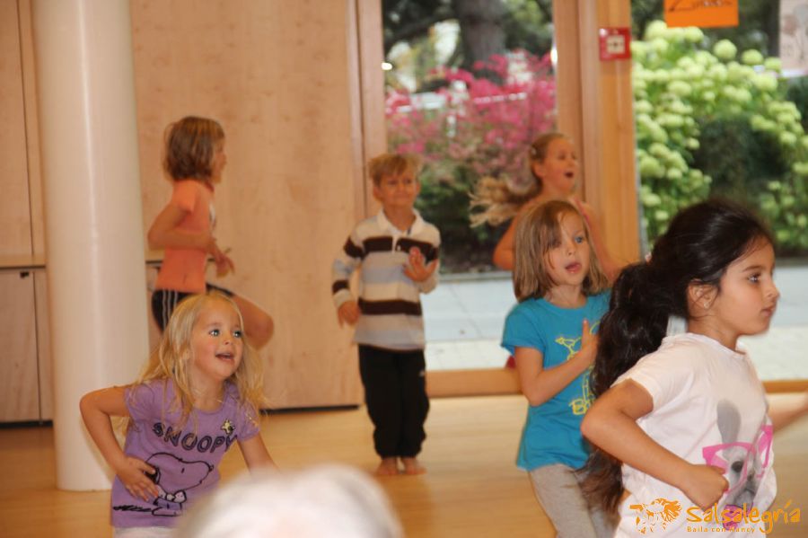 Abschluss-Salsalegria-Kids-Oktober-2013-web-025b.jpg