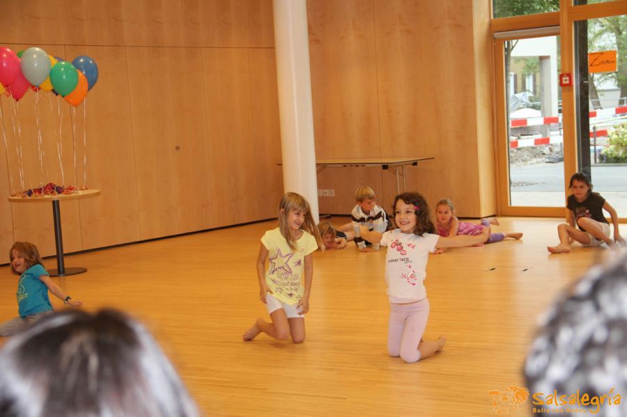 Abschluss-Salsalegria-Kids-Oktober-2013-web-028.jpg