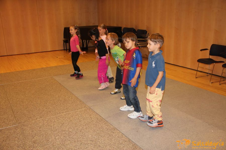 Sommerfest-Alterszentrum-Hottingen-Zumba-Salsa-web-010.jpg