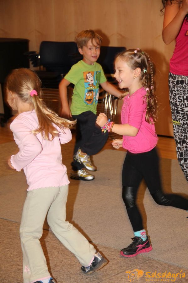 Sommerfest-Alterszentrum-Hottingen-Zumba-Salsa-web-040.jpg