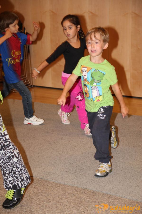 Sommerfest-Alterszentrum-Hottingen-Zumba-Salsa-web-042.jpg
