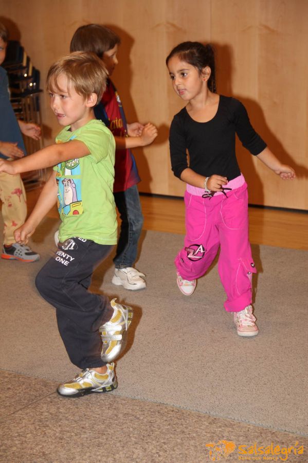 Sommerfest-Alterszentrum-Hottingen-Zumba-Salsa-web-043.jpg