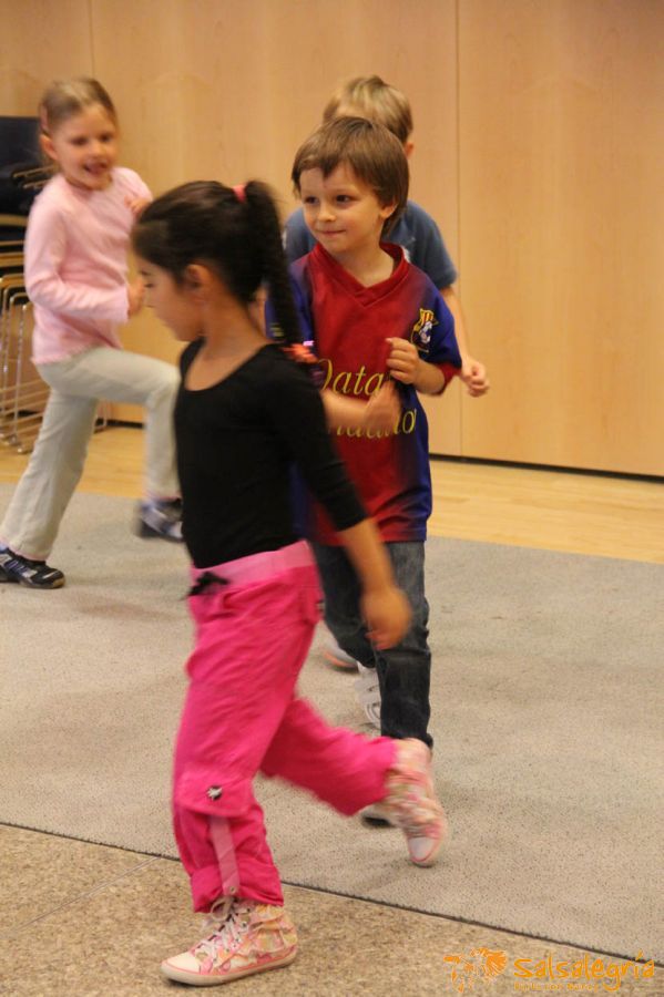 Sommerfest-Alterszentrum-Hottingen-Zumba-Salsa-web-044.jpg