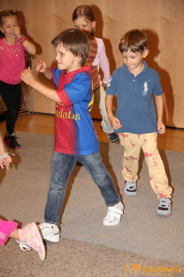 Sommerfest-Alterszentrum-Hottingen-Zumba-Salsa-web-045.jpg