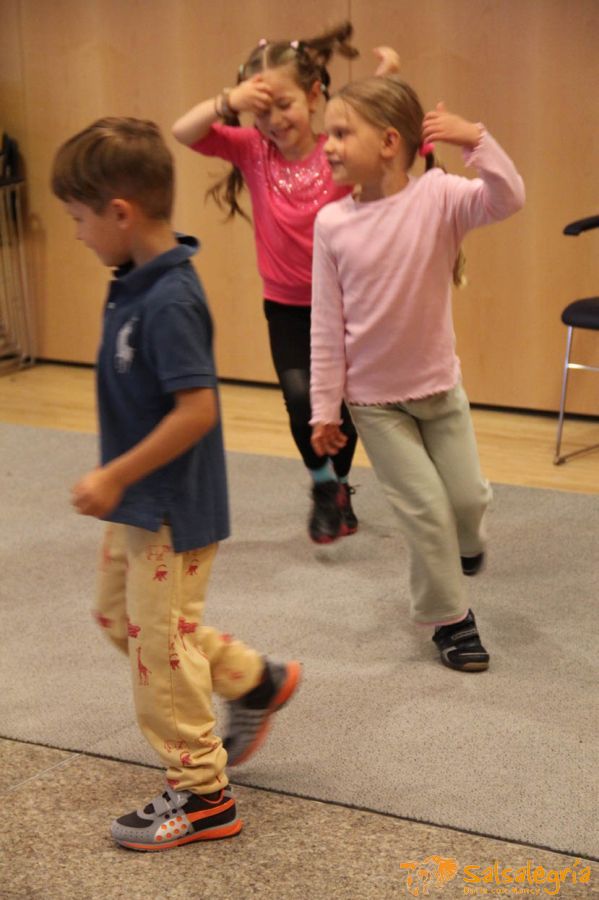 Sommerfest-Alterszentrum-Hottingen-Zumba-Salsa-web-046.jpg