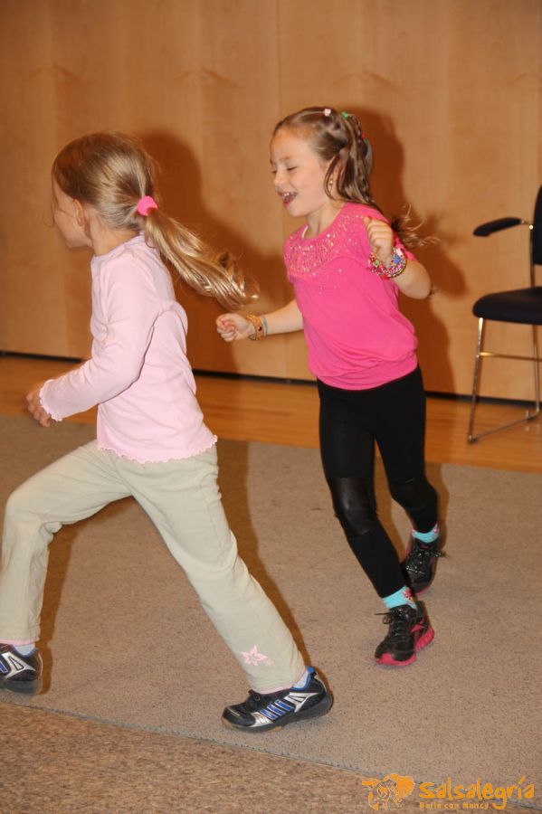 Sommerfest-Alterszentrum-Hottingen-Zumba-Salsa-web-047.jpg
