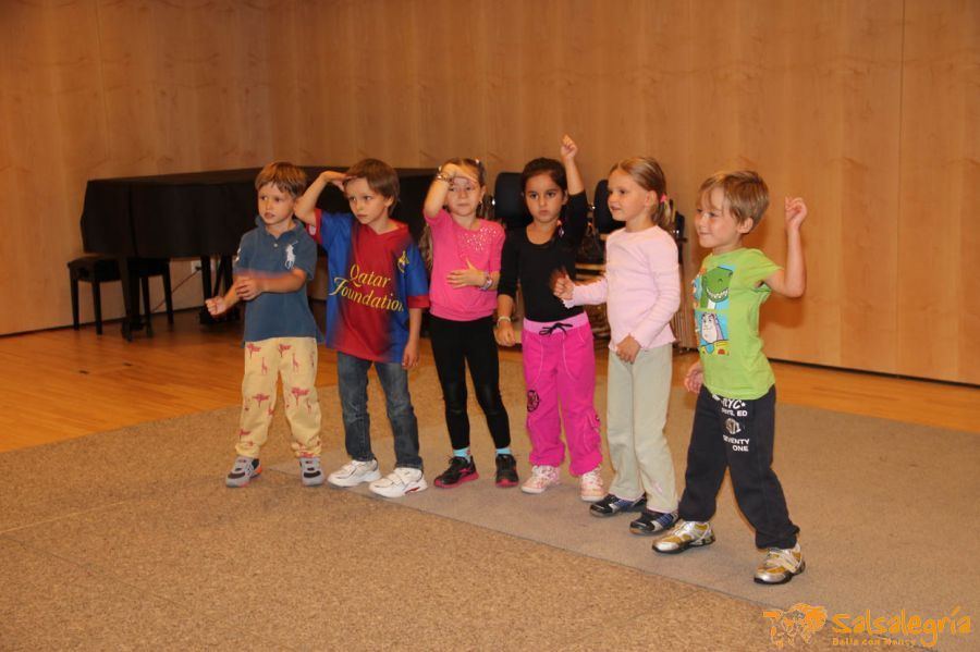 Sommerfest-Alterszentrum-Hottingen-Zumba-Salsa-web-053.jpg