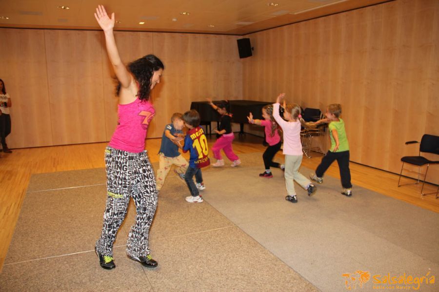 Sommerfest-Alterszentrum-Hottingen-Zumba-Salsa-web-063.jpg