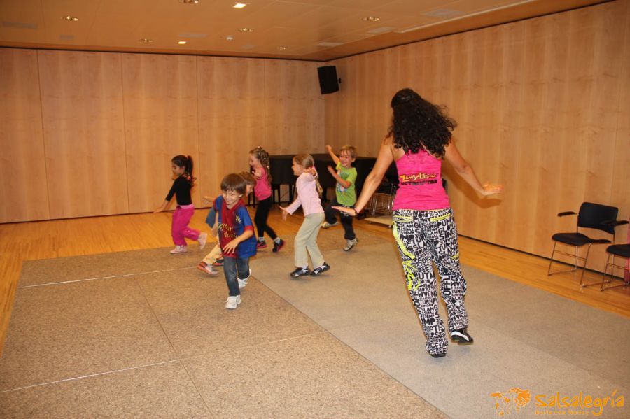 Sommerfest-Alterszentrum-Hottingen-Zumba-Salsa-web-064.jpg