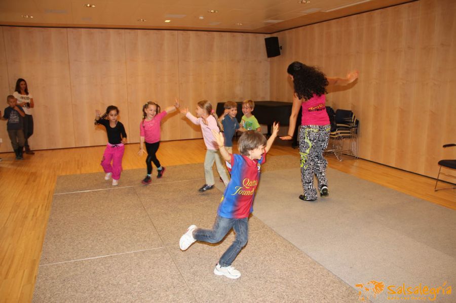 Sommerfest-Alterszentrum-Hottingen-Zumba-Salsa-web-065.jpg