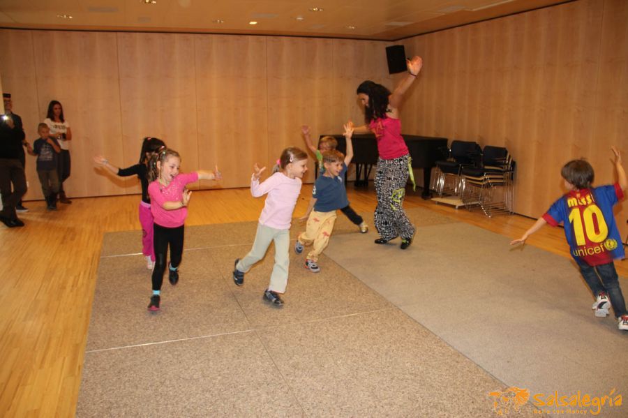 Sommerfest-Alterszentrum-Hottingen-Zumba-Salsa-web-066.jpg