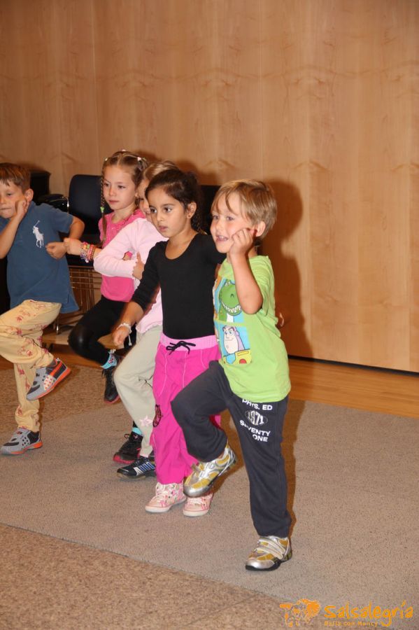 Sommerfest-Alterszentrum-Hottingen-Zumba-Salsa-web-071.jpg