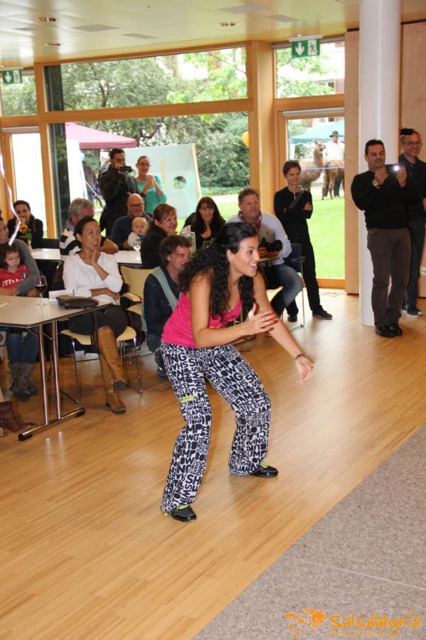 Sommerfest-Alterszentrum-Hottingen-Zumba-Salsa-web-074.jpg