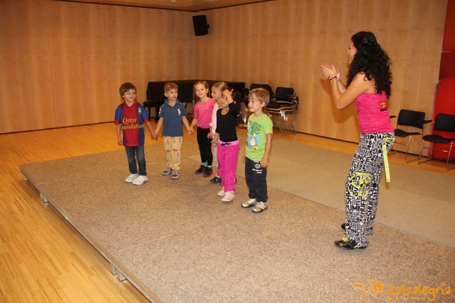 Sommerfest-Alterszentrum-Hottingen-Zumba-Salsa-web-081.jpg