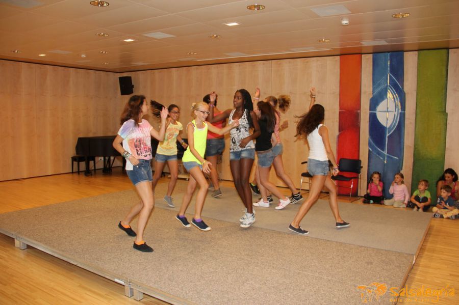 Sommerfest-Alterszentrum-Hottingen-Zumba-Salsa-web-108.jpg
