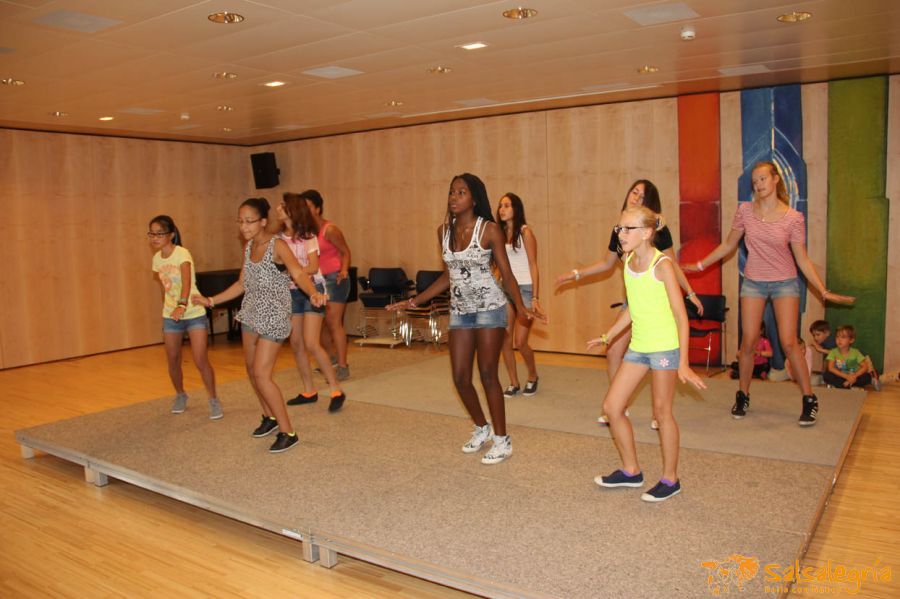 Sommerfest-Alterszentrum-Hottingen-Zumba-Salsa-web-122.jpg