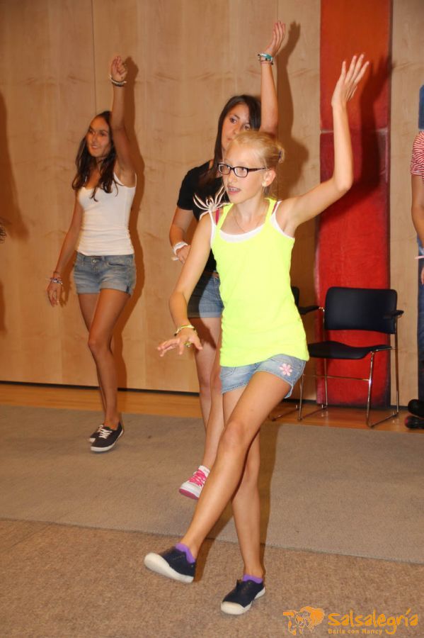 Sommerfest-Alterszentrum-Hottingen-Zumba-Salsa-web-126.jpg
