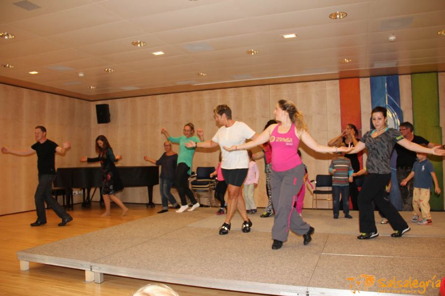 Sommerfest-Alterszentrum-Hottingen-Zumba-Salsa-web-170.jpg