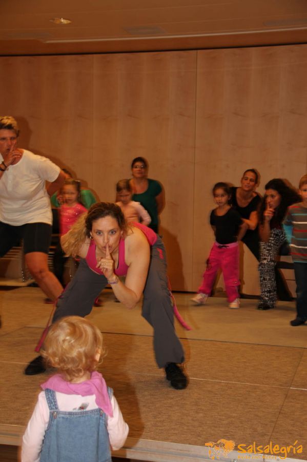 Sommerfest-Alterszentrum-Hottingen-Zumba-Salsa-web-182.jpg
