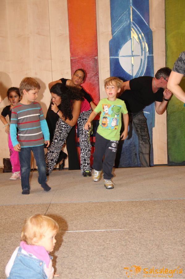 Sommerfest-Alterszentrum-Hottingen-Zumba-Salsa-web-207.jpg