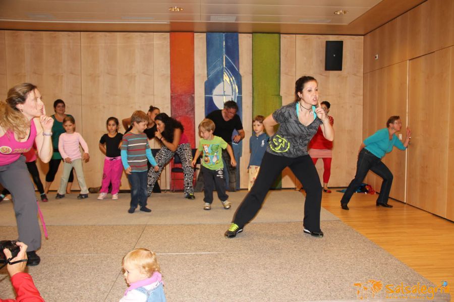 Sommerfest-Alterszentrum-Hottingen-Zumba-Salsa-web-208.jpg