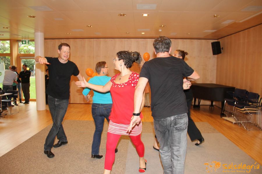 Sommerfest-Alterszentrum-Hottingen-Zumba-Salsa-web-230.jpg