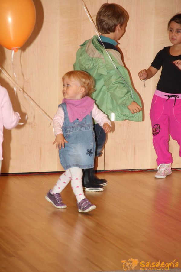 Sommerfest-Alterszentrum-Hottingen-Zumba-Salsa-web-317.jpg