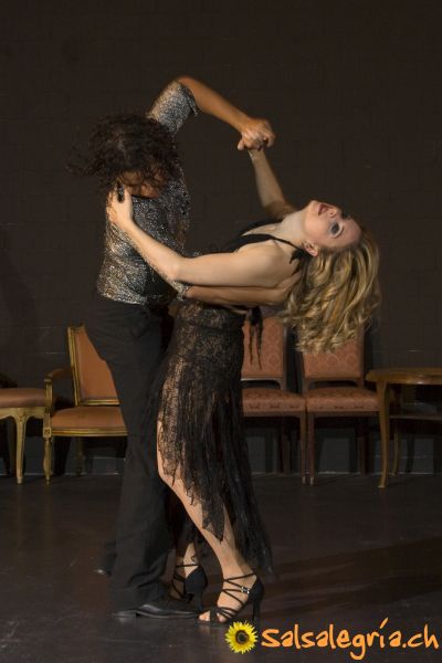 Salsalegria_Nancy_Zouk_Show_Pics_Nov_08_02.jpg