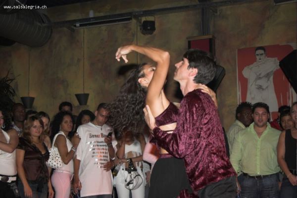 samba_zouk_show_luis_adriana_nancy-14.jpg
