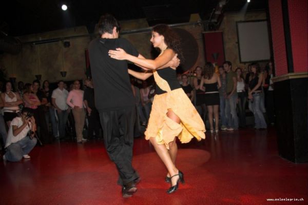 samba_zouk_show_luis_adriana_nancy-57.jpg