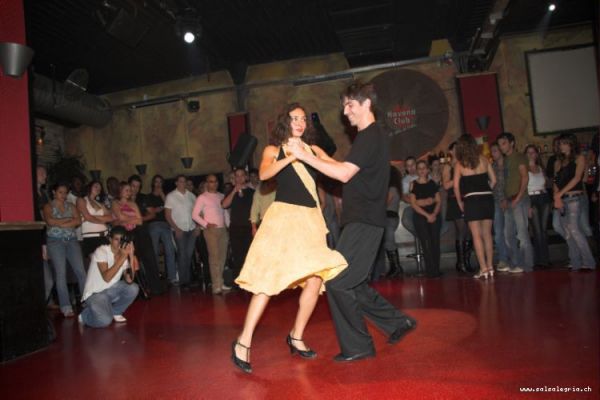 samba_zouk_show_luis_adriana_nancy-60.jpg