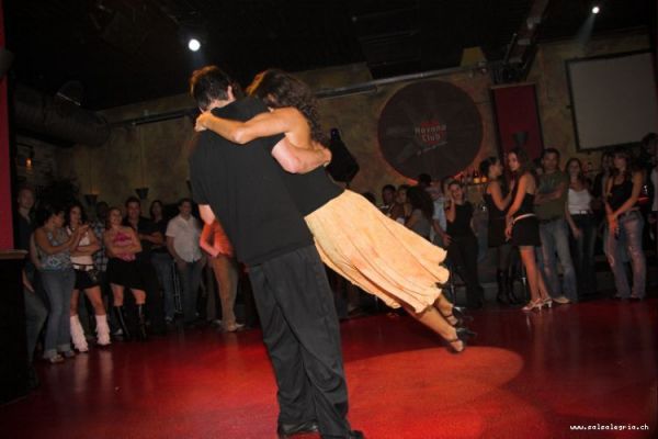 samba_zouk_show_luis_adriana_nancy-66.jpg