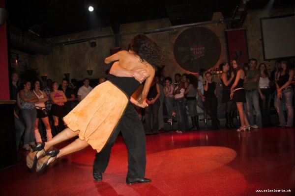 samba_zouk_show_luis_adriana_nancy-67.jpg