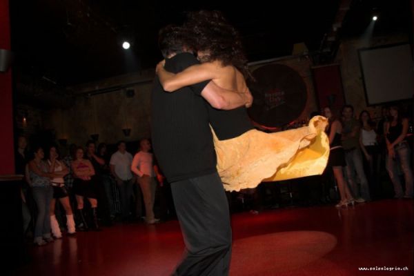 samba_zouk_show_luis_adriana_nancy-68.jpg