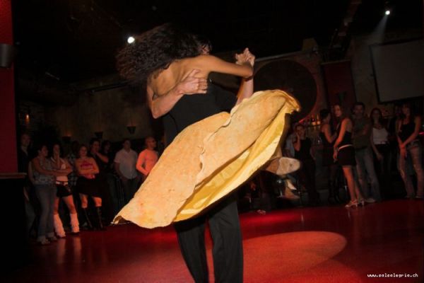 samba_zouk_show_luis_adriana_nancy-69.jpg