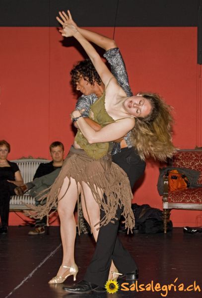 Salsalegria_Tanz_Zouk_Show_Pics_Nov_08_05.jpg